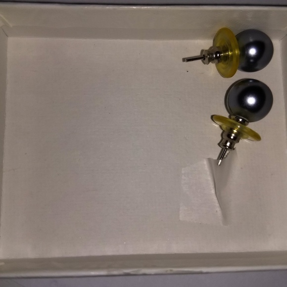 Ball Earings - Picture 5 of 5